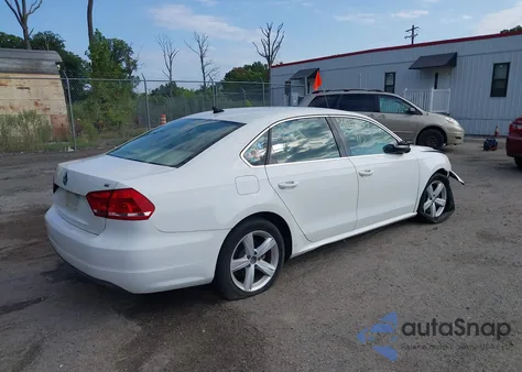 2013 Volkswagen Passat 2.5L Se из США, поврежденный, VIN 1VWBP7A32DC018040